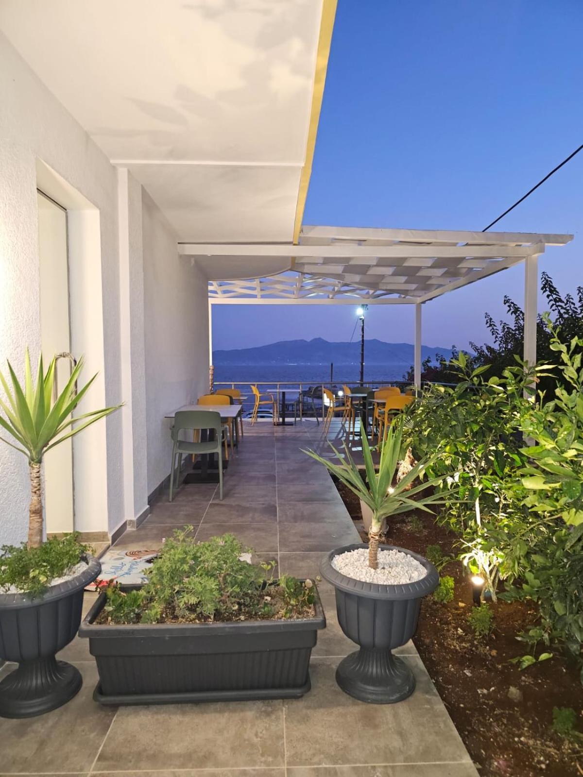 Ardit Seaside Rooms Sarandë Buitenkant foto