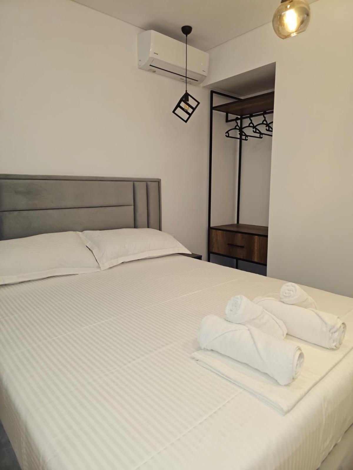 Ardit Seaside Rooms Sarandë Buitenkant foto
