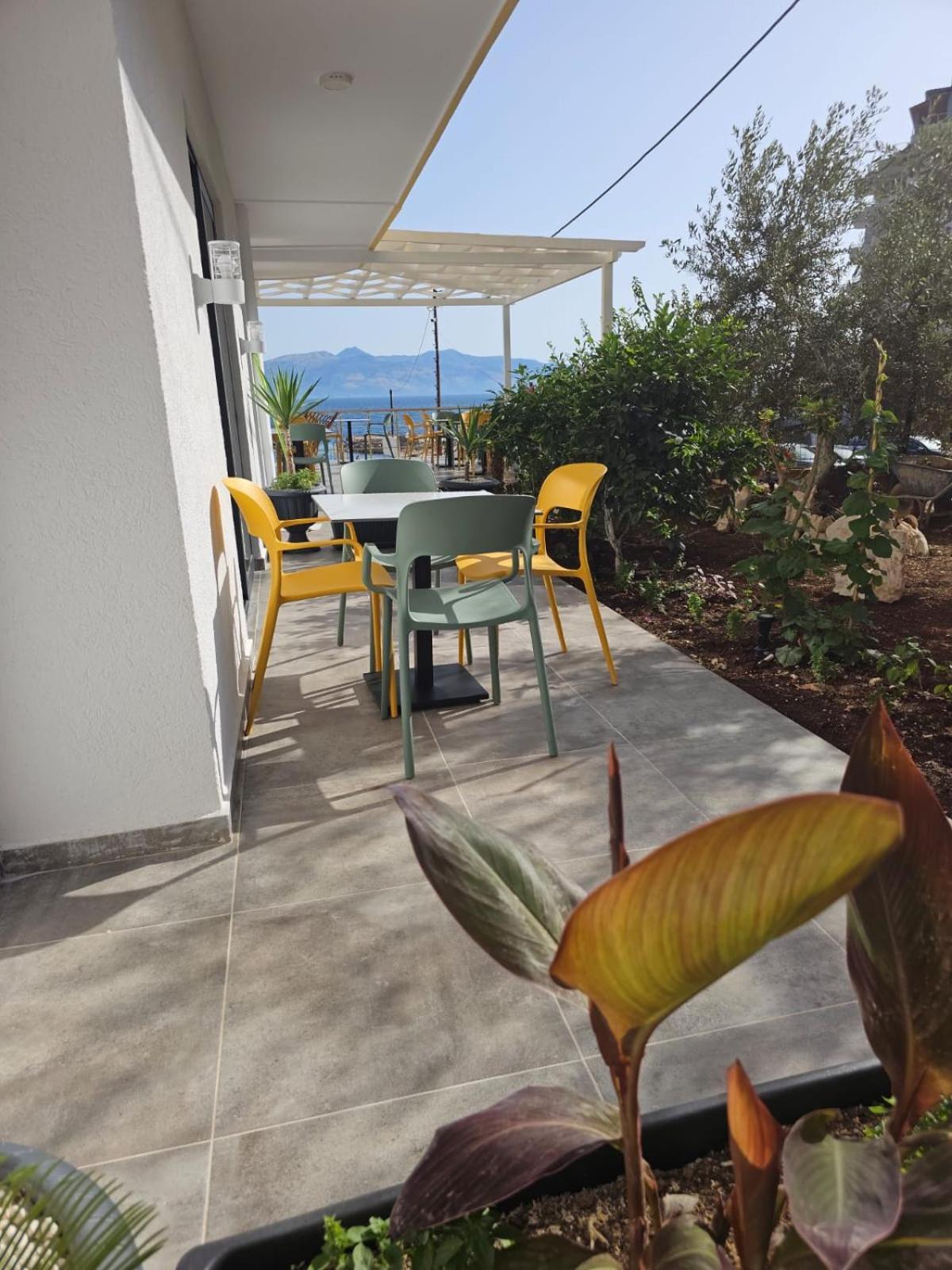 Ardit Seaside Rooms Sarandë Buitenkant foto