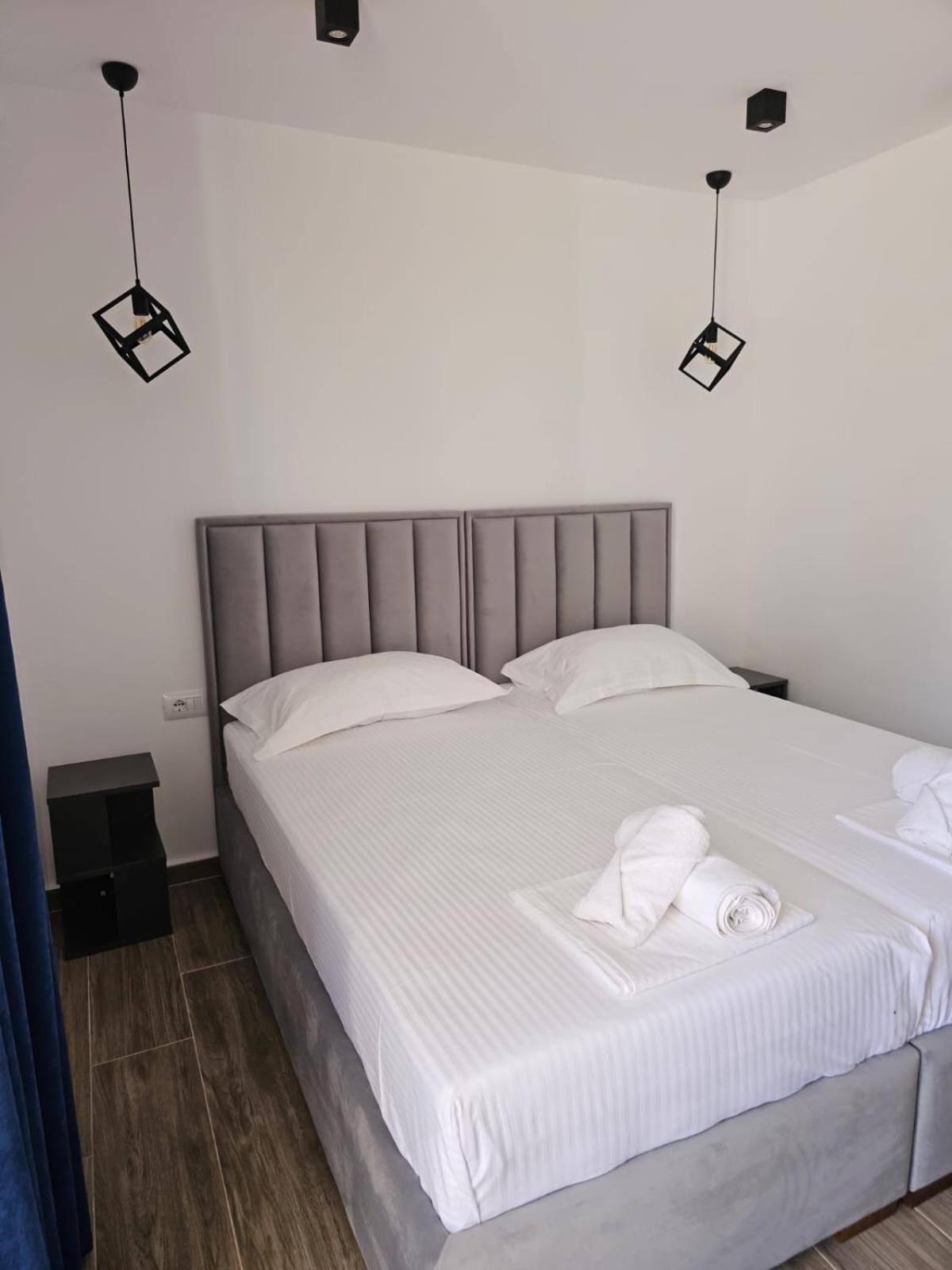 Ardit Seaside Rooms Sarandë Buitenkant foto