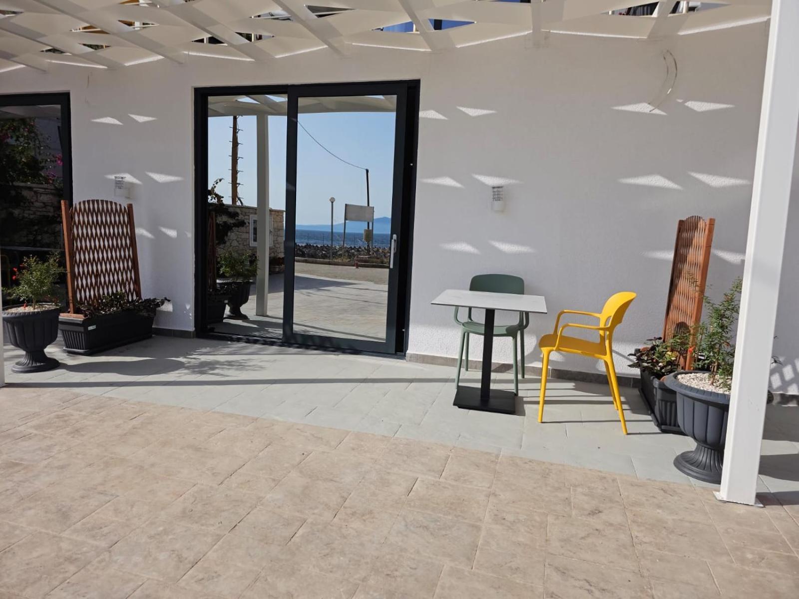 Ardit Seaside Rooms Sarandë Buitenkant foto