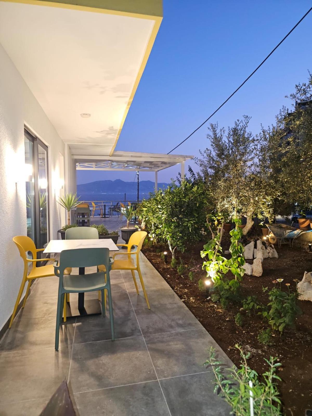 Ardit Seaside Rooms Sarandë Buitenkant foto
