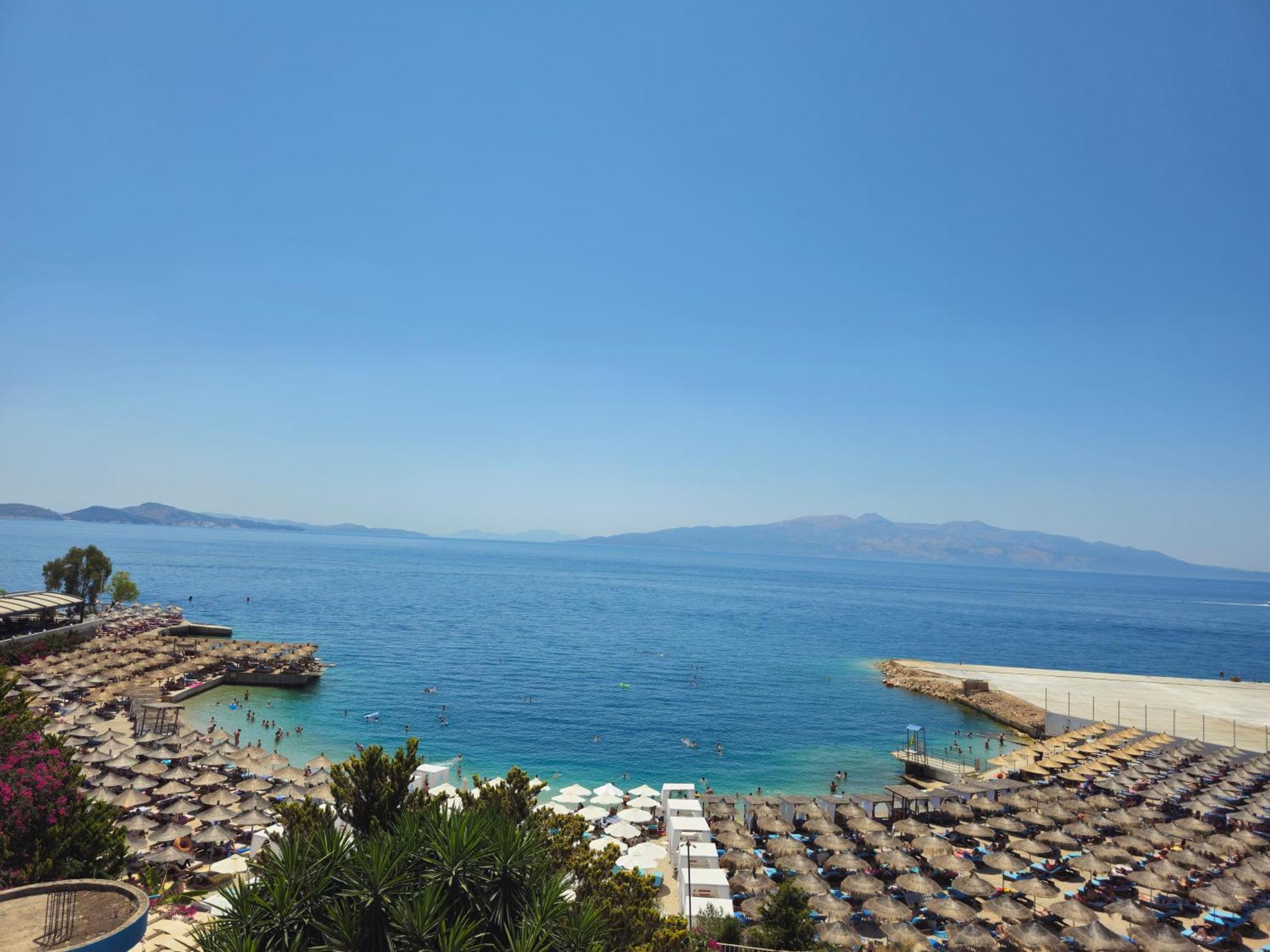 Ardit Seaside Rooms Sarandë Buitenkant foto
